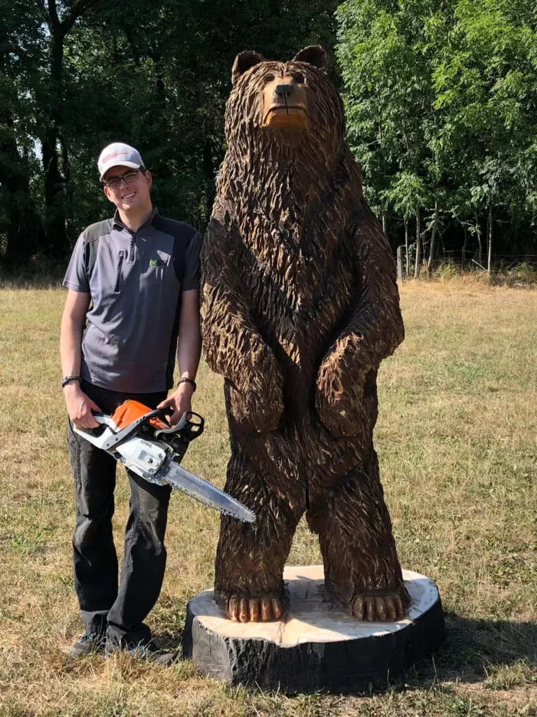 Andreas-Stentrup-Skulptur-Bär-Kettensäge